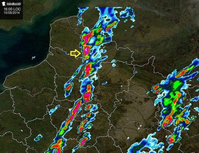 Images radar de 16h00, le 10 août 2014. Source : Infoclimat.