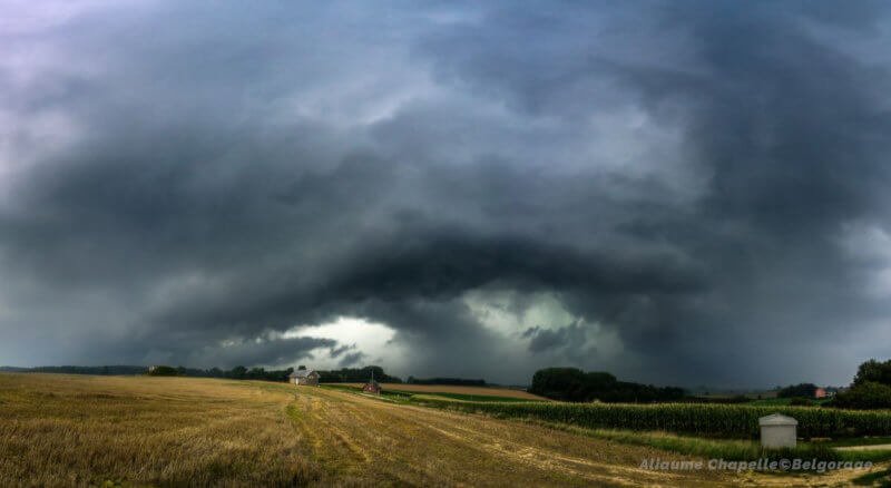 Transit d'un orage frontal dans la région de Waterloo en province de Brabant Wallon vers 17h50. Crédit photo : Aliaume Chapelle