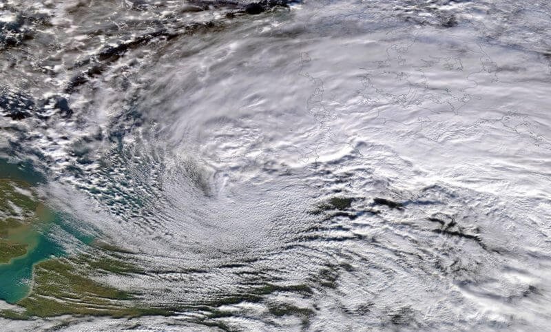 Image satellite de la tempête David pointant à 975 hPa à 12 heures sur le nord des Pays-Bas, le 18 janvier 2018. Source : Sat24