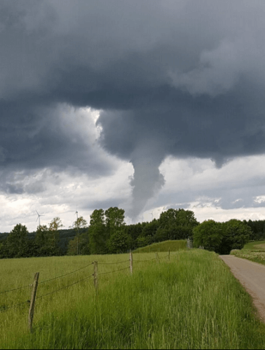 Probable tornade sur la frontière belgo-allemande le 27 mai 2016. Crédit photo : Thomas Sävert (Tornadoliste Deutschland)