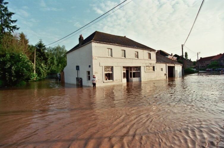 Inondations  à Tourinnes-la-Grosse, le 6 juin 1998. Crédit photo : Serge Hennebel
