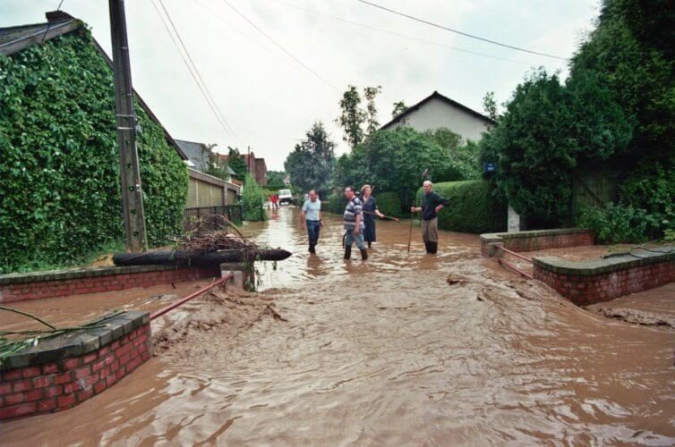 Crue de la Nethen à Tourinnes-la-Grosse, le 6 juin 1998. Crédit photo : Serge Hennebel