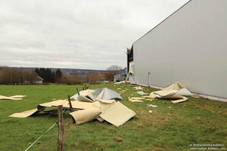 Dégâts observés sur une entreprise de Roetgen, lors de la tornade du 13 mars 2019. Source : Wetterservice Koblenz