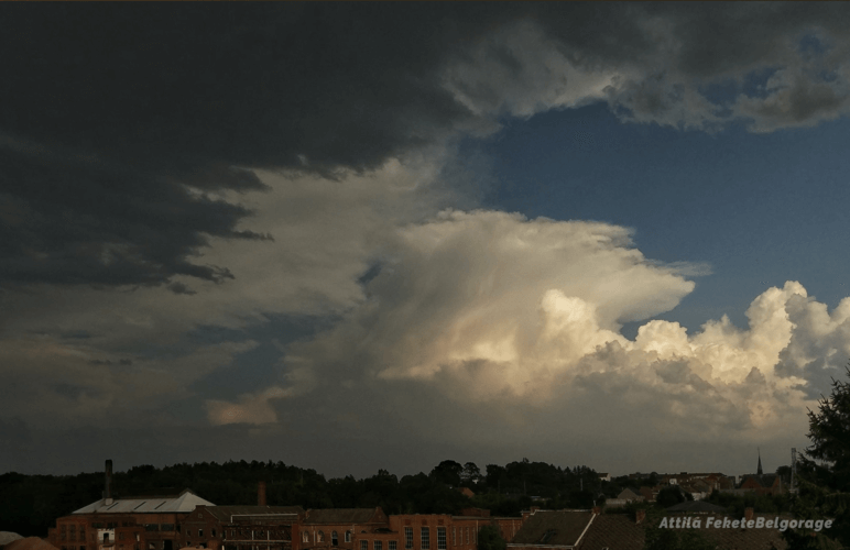 Nuages convectifs observés depuis Nivelles, en province du Brabant Wallon, le 25 juillet 2019. Crédit photo : Attila Fekete
