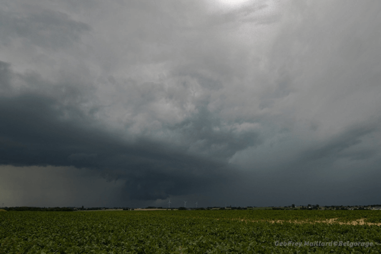 Cellule orageuse sur l'est du Brabant Wallon, observée depuis Landen (province du Brabant Flamand) le 10 juillet 2021 à 17h10. Crédit photo : Geoffrey Maillard