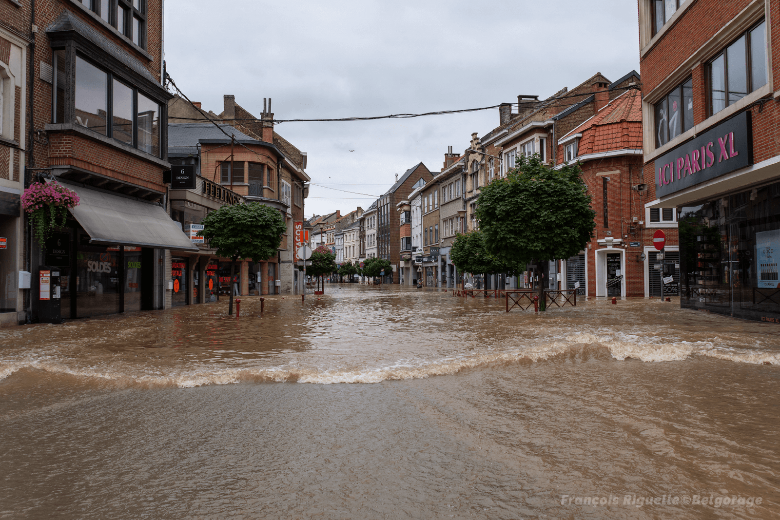 Le centre-ville de Wavre (province du Brabant Wallon) inondé le 16 juillet 2021.