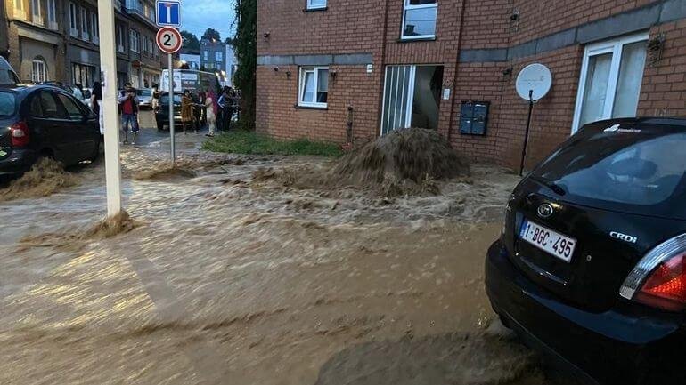 Inondations dans le quartier de Bomel à Namur, le 24 juillet 2021. Crédit photo : Jean-Christophe Willems