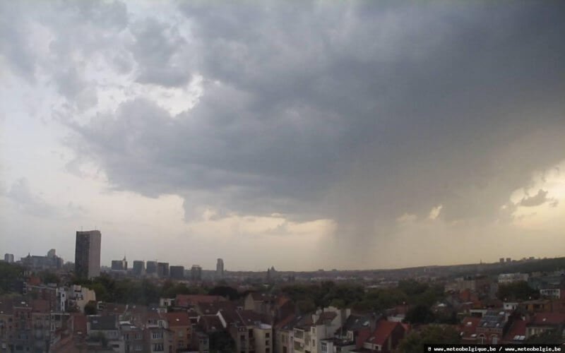 Orages presque sec au-dessus de Bruxelles (webcam MétéoBelgique, 25 juillet 2019 à 21h20)