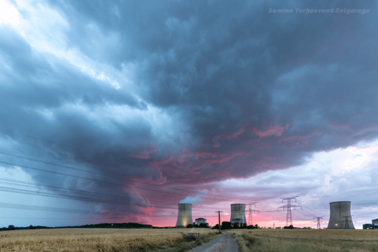 orage-2022-06-23-21h34-01-cieux-orageux-thionville-france-samina-verhoeven orage-2022-06-23-21h34-01-cieux-orageux-thionville-france-samina-verhoeven