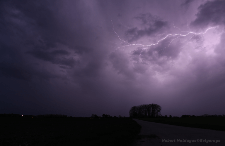 Arrivée de l'orage sur Willaupuis, en province de Hainaut, le 23 octobre 2022.