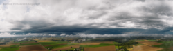 orage-2023-08-25-12h55-01-cieux-orageux-lavoir-belgique-samina-verhoeven-panoramique-2400