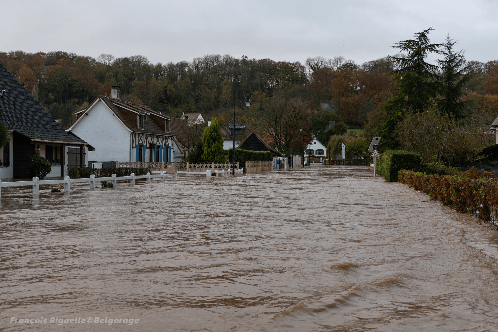 Inondations observées à Estrée, dans le département du Pas-de-Calais, le 10 novembre 2023 à la suite de la crue de la Couche.