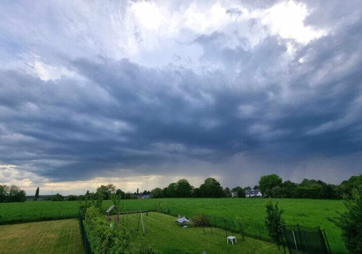 Orage en cours vers Walhain, en province du Brabant Wallon, en fin de journée du 12 mai 2024. Crédit photo : Fabienne Nicolas