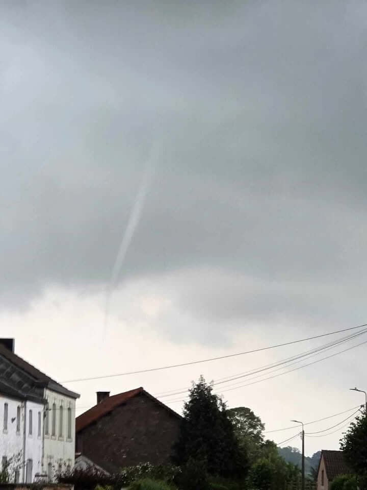 Tuba bien développé observé depuis Jehay, en province de Liège, le 24 juillet 2025 vers 13h55. Crédit : Sami Cooreman.