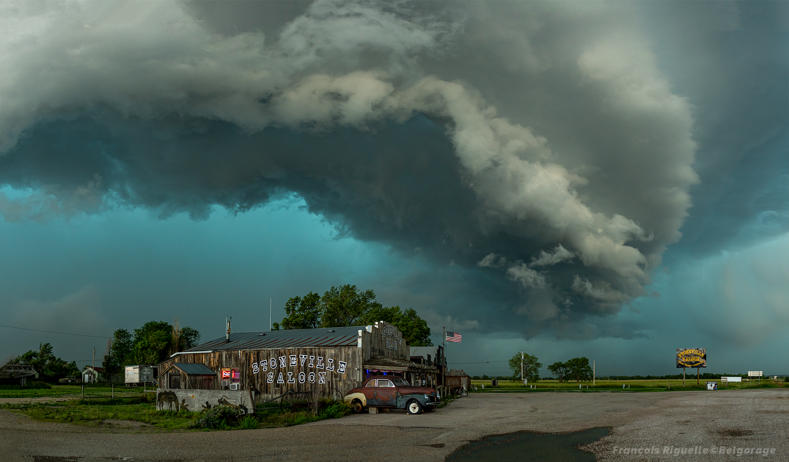 Arrivée d'un orage supercellulaire à Alzada, au Montana, le 5 juillet 2025.