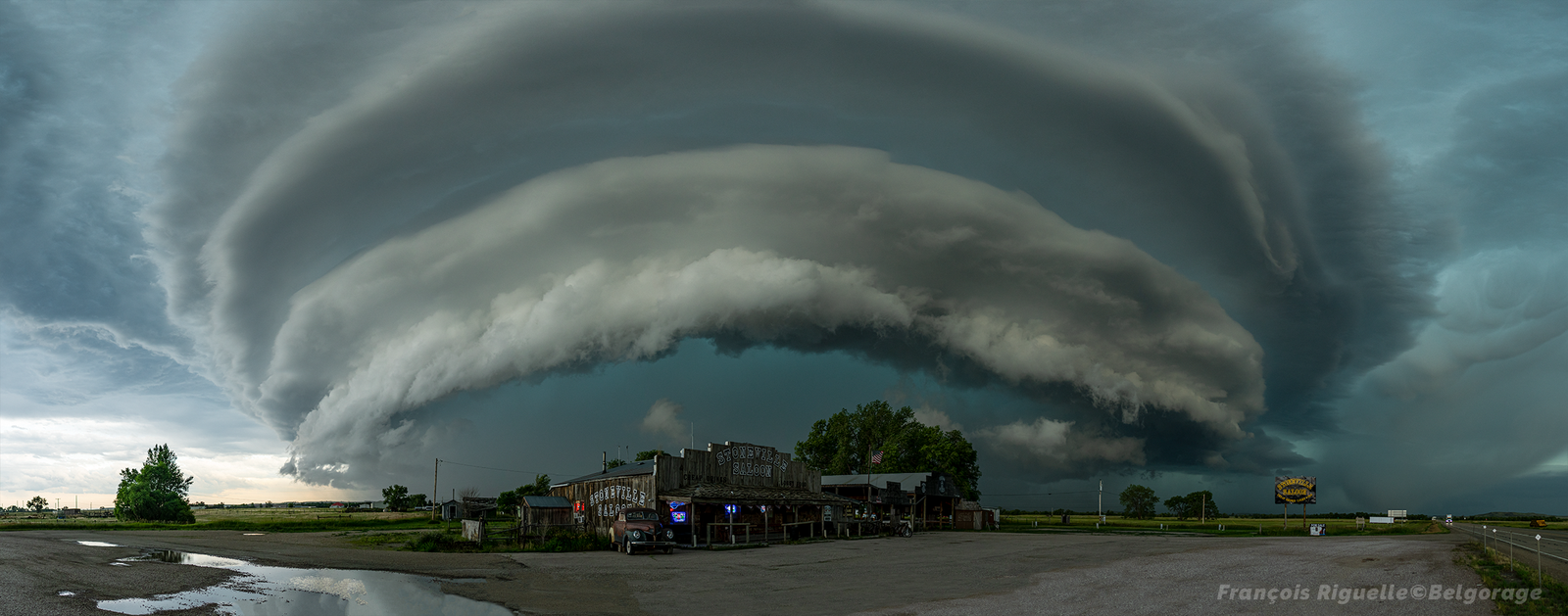 Structure supercellulaire en approche d'Alzada, au Montana, le 5 juillet 2025.
