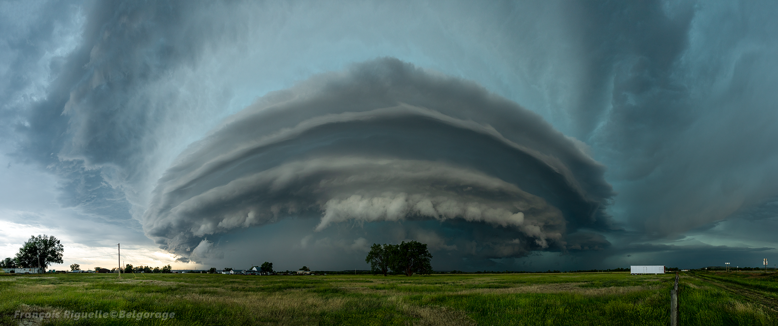 Structure supercellulaire en approche d'Alzada, au Montana, le 5 juillet 2025.