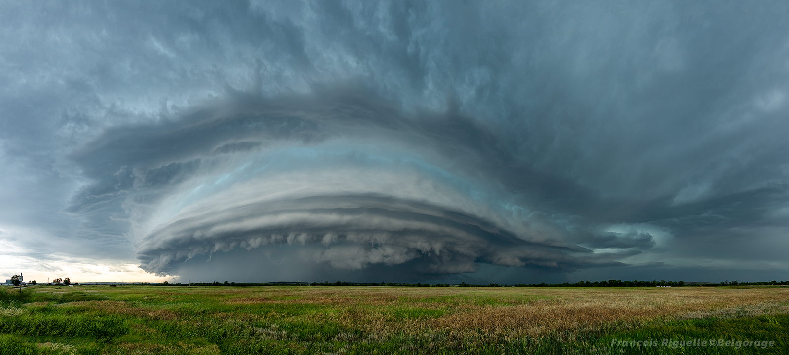 Structure supercellulaire en approche d'Alzada, au Montana, le 5 juillet 2025.