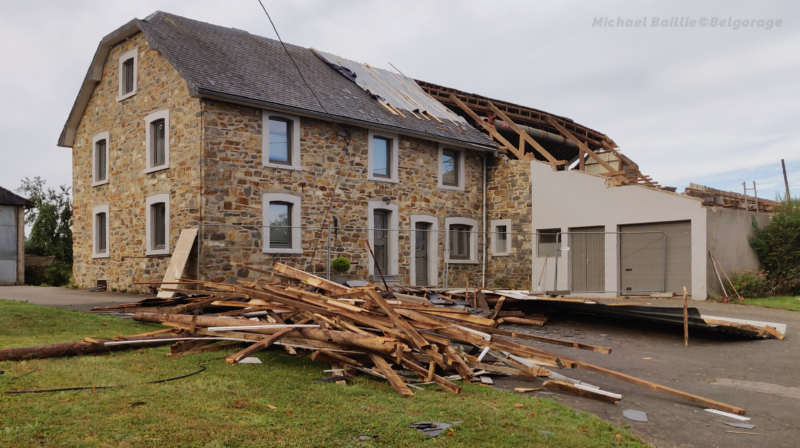 Dégâts observés sur une habitation de la rue Géréon à Faymonville en province de Liège, suite au passage d'une tornade, le 19 août 2026. Crédit photo : Michael Baillie